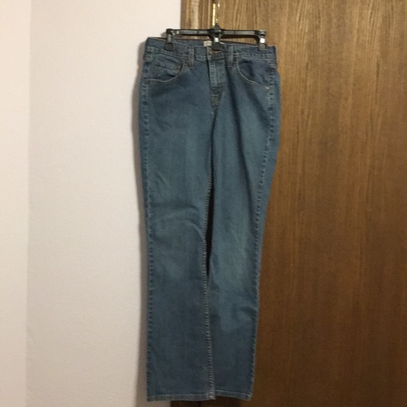 Levi’s misses 8 long some stretch - Picture 4 of 6